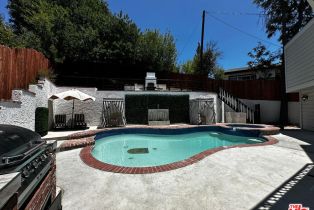 Single Family Residence, 19555 Oxnard st, Tarzana, CA 91356 - 3