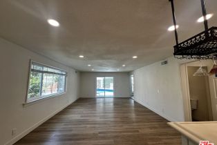 Single Family Residence, 19555 Oxnard st, Tarzana, CA 91356 - 24