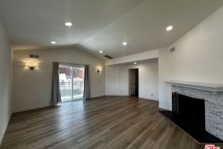 Single Family Residence, 19555 Oxnard st, Tarzana, CA 91356 - 44