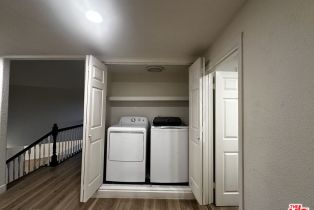 Single Family Residence, 19555 Oxnard st, Tarzana, CA 91356 - 31