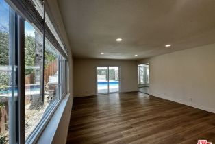 Single Family Residence, 19555 Oxnard st, Tarzana, CA 91356 - 26