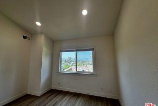 Single Family Residence, 19555 Oxnard st, Tarzana, CA 91356 - 40