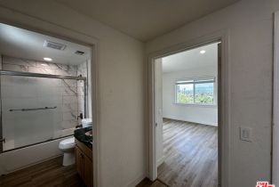 Single Family Residence, 19555 Oxnard st, Tarzana, CA 91356 - 33