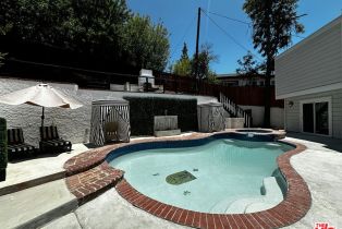 Single Family Residence, 19555 Oxnard st, Tarzana, CA 91356 - 5