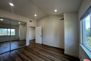 Single Family Residence, 19555 Oxnard st, Tarzana, CA 91356 - 38