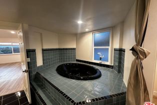 Single Family Residence, 19555 Oxnard st, Tarzana, CA 91356 - 47