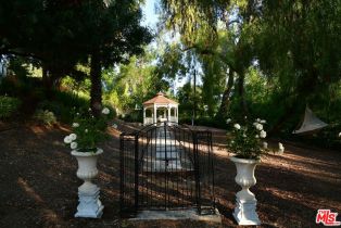 Single Family Residence, 19555 Oxnard st, Tarzana, CA 91356 - 8