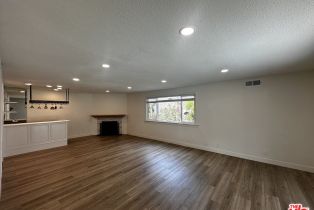 Single Family Residence, 19555 Oxnard st, Tarzana, CA 91356 - 25