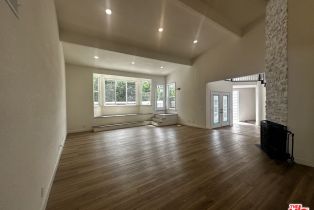 Single Family Residence, 19555 Oxnard st, Tarzana, CA 91356 - 17