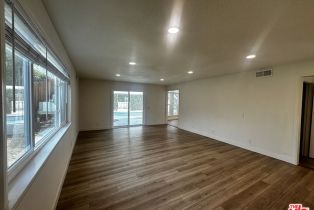 Single Family Residence, 19555 Oxnard st, Tarzana, CA 91356 - 22