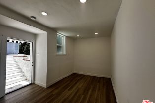 Single Family Residence, 19555 Oxnard st, Tarzana, CA 91356 - 14