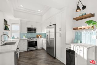 , 245 Main st, Venice, CA 90291 - 6