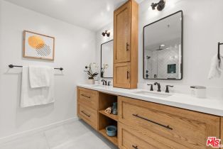 , 245 Main st, Venice, CA 90291 - 11