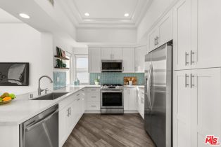 , 245 Main st, Venice, CA 90291 - 7