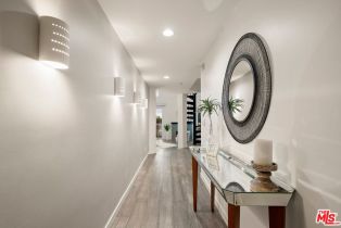 , 245 Main st, Venice, CA 90291 - 5