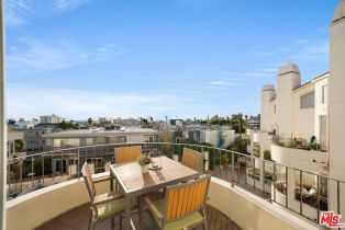 , 245 Main st, Venice, CA 90291 - 4