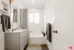 Residential Income, 2302 32nd st, Santa Monica, CA 90405 - 32