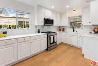 Single Family Residence, 22021 Celes st, Woodland Hills, CA 91364 - 12