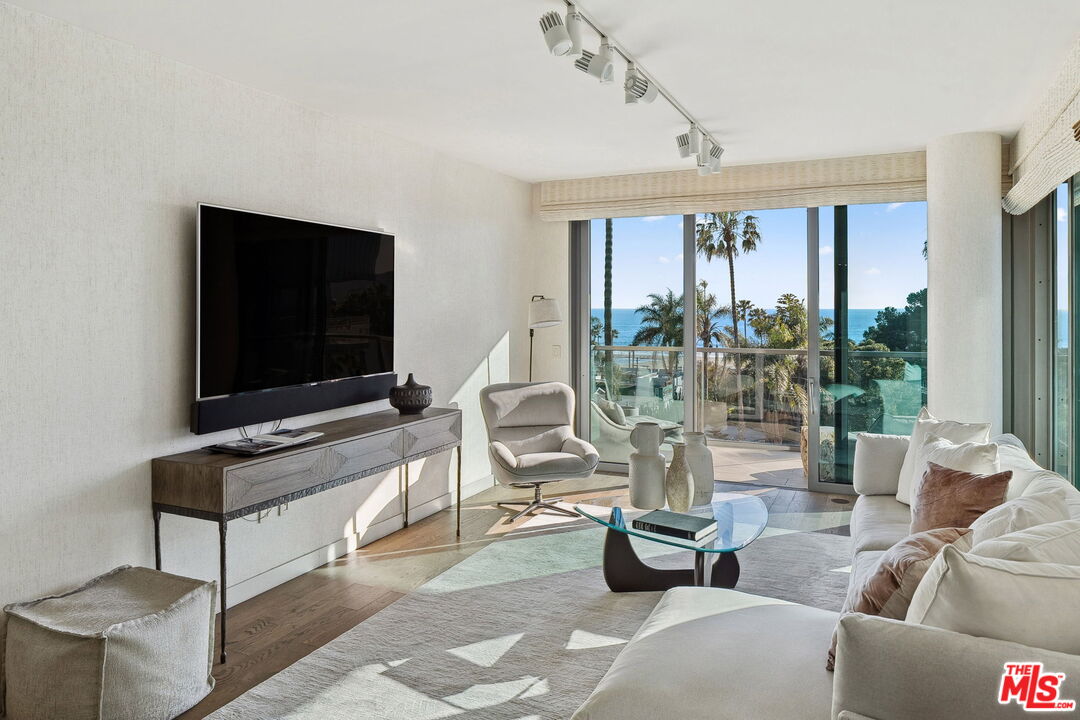 Condominium, 1755 Ocean ave, Santa Monica, CA 90401 - 1