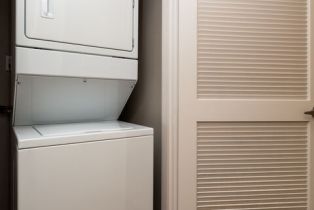 , 1041 Glendon ave, Westwood, CA 90024 - 9