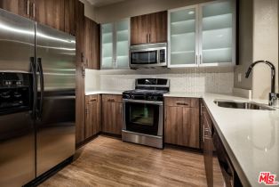 , 1041 Glendon ave, Westwood, CA 90024 - 4