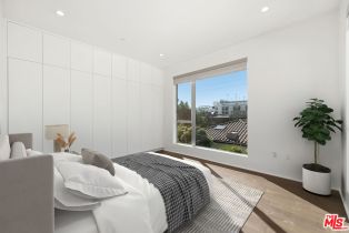 , 935 San Vicente blvd, West Hollywood , CA 90069 - 7