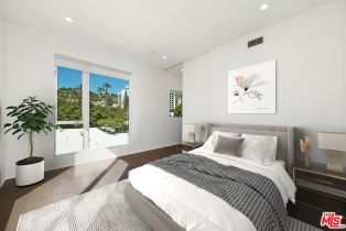 , 935 San Vicente blvd, West Hollywood , CA 90069 - 8