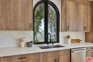 , 1666 Summitridge, Beverly Hills, CA 90210 - 8