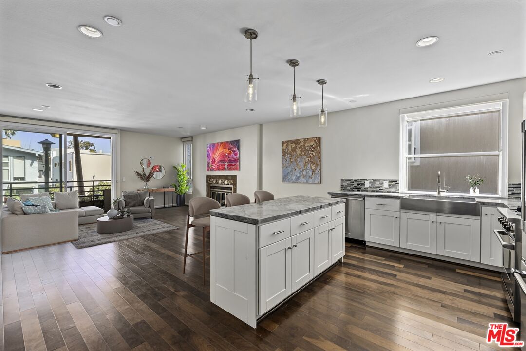 Condominium, 20 Catamaran st, Marina Del Rey, CA 90292 - 1