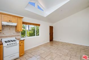 , 5724 Oakdale ave, Woodland Hills, CA 91367 - 7