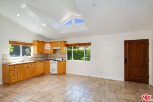 , 5724 Oakdale ave, Woodland Hills, CA 91367 - 8