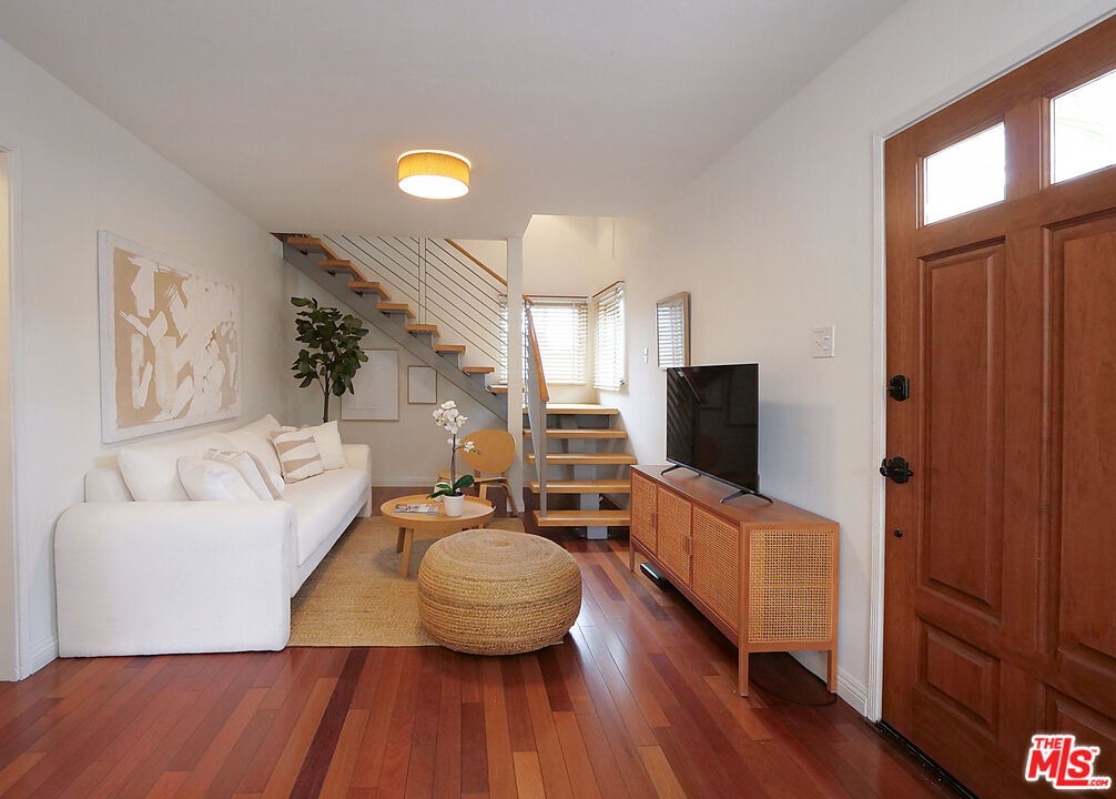 Single Family Residence, 540 5th pl, Manhattan Beach, CA 90266 - 1