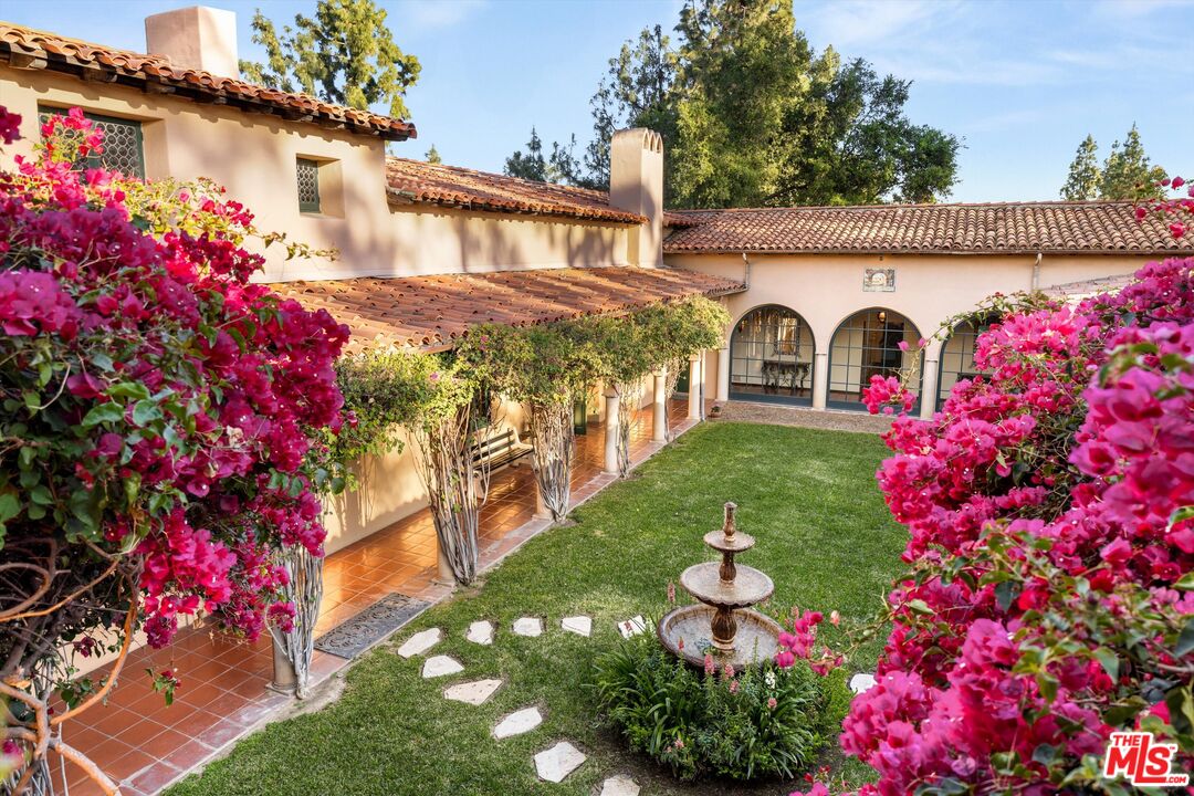 Single Family Residence, 114 Los Altos dr, Pasadena, CA 91105 - 1