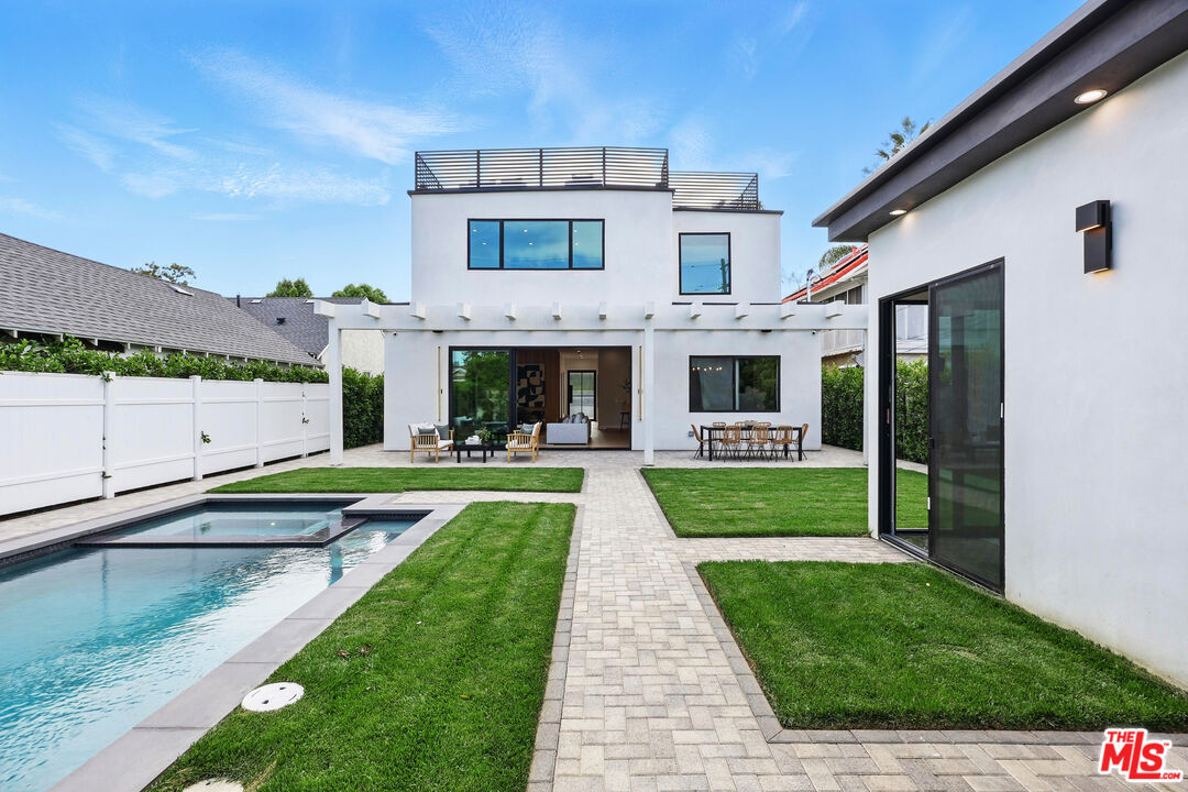 Single Family Residence, 4532 Calhoun ave, Sherman Oaks, CA 91423 - 1