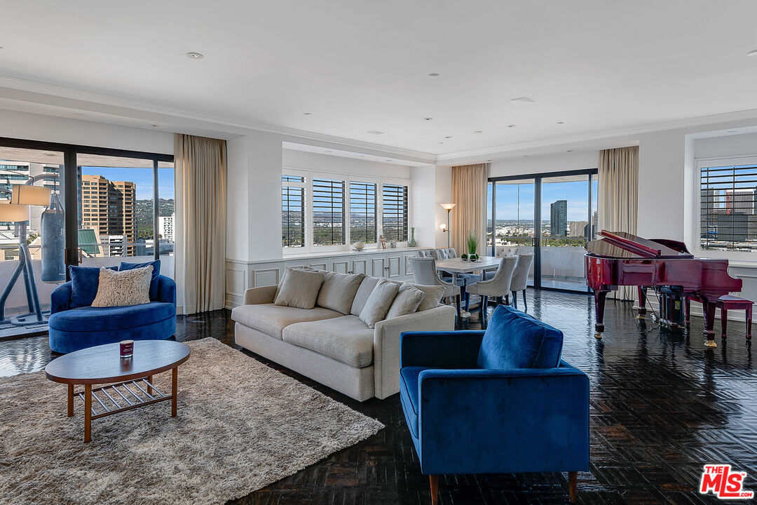 , 10560 Wilshire blvd, Westwood, CA 90024 - 1