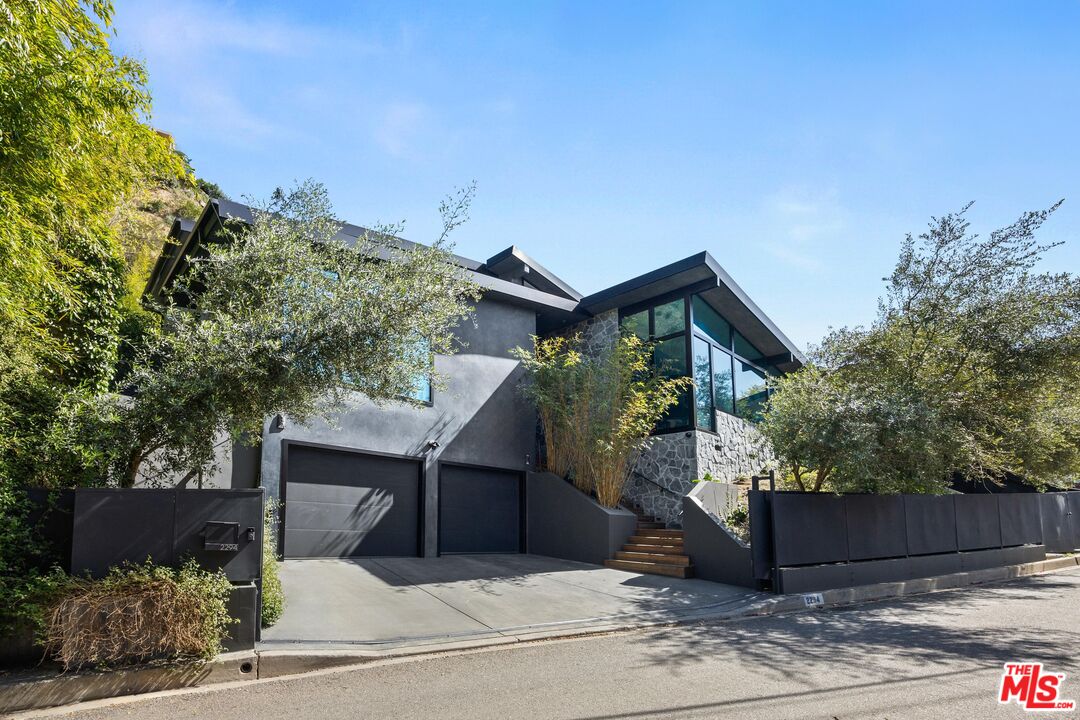 Single Family Residence, 2294 Gloaming way, Beverly Hills, CA 90210 - 1