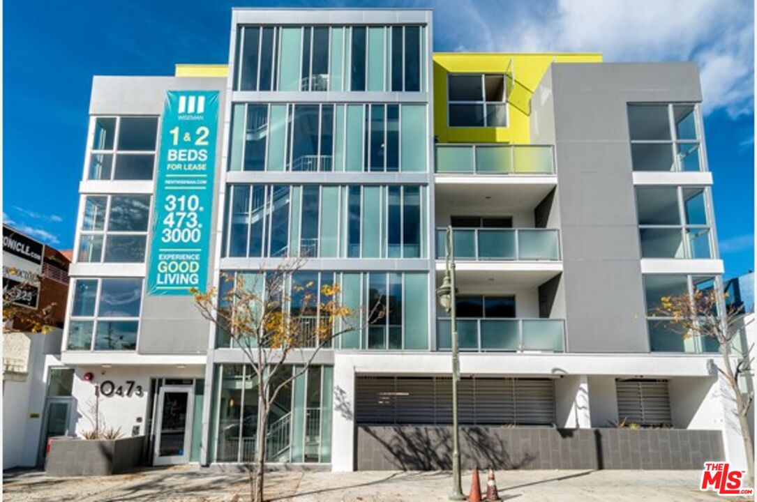 , 10473 Santa Monica blvd, Westwood, CA 90024 - 1