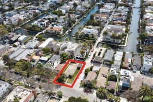 Single Family Residence, 2403 Ocean ave, Venice, CA 90291 - 2