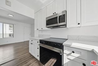 , 621 San Vicente blvd, Santa Monica, CA 90402 - 4