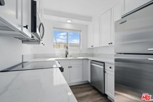 , 621 San Vicente blvd, Santa Monica, CA 90402 - 3