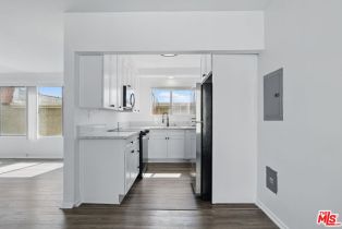 , 621 San Vicente blvd, Santa Monica, CA 90402 - 2