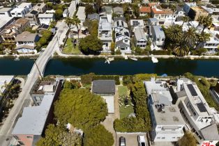 , 404 Linnie Canal, Venice, CA 90291 - 3