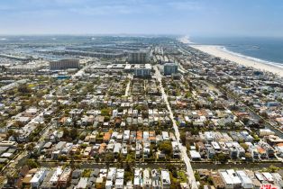 , 404 Linnie Canal, Venice, CA 90291 - 7