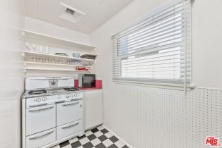 Single Family Residence, 137 Strand st, Santa Monica, CA 90405 - 4