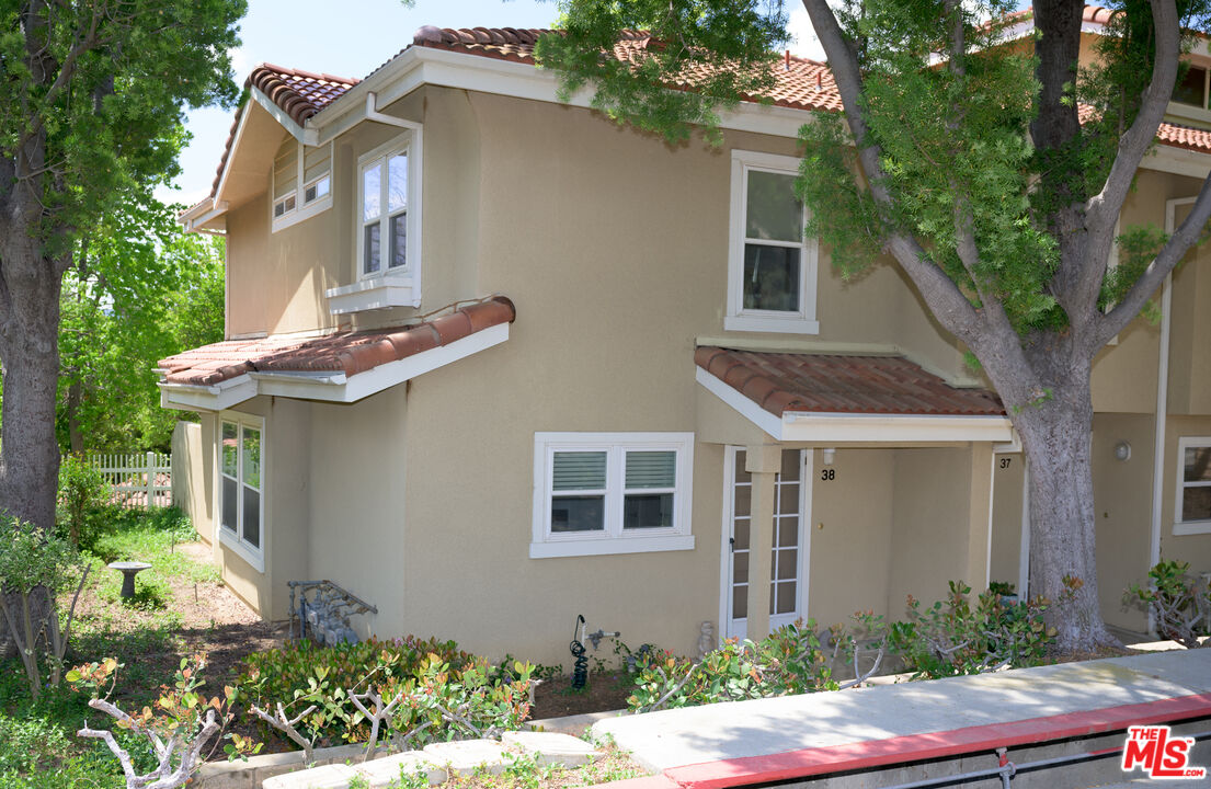 Condominium, 2731 Erringer rd, Simi Valley, CA 93065 - 1