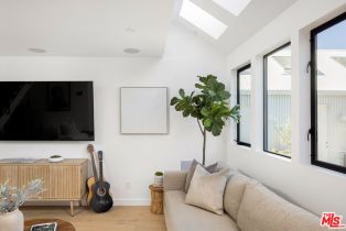 , 1169 Palms blvd, Venice, CA 90291 - 6