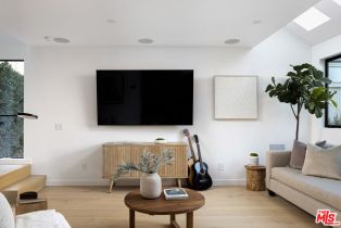 , 1169 Palms blvd, Venice, CA 90291 - 7