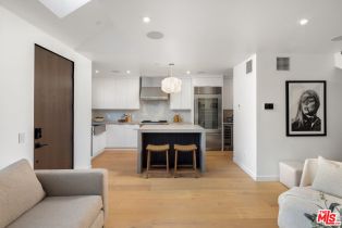 , 1169 Palms blvd, Venice, CA 90291 - 9