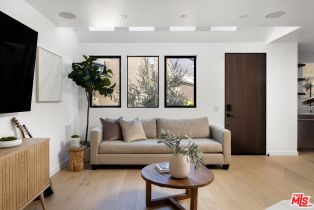 , 1169 Palms blvd, Venice, CA 90291 - 5