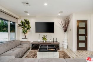 Single Family Residence, 19715 Greenbriar dr, Tarzana, CA 91356 - 4